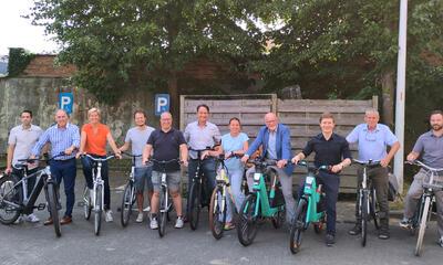 Kurt Moens en bestuur Haaltert op de fiets