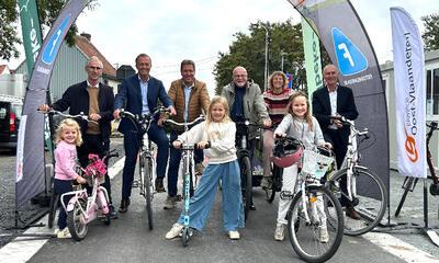Gemeenteraadsvoorzitter Dirk De Maeseneer, burgemeester Egbert Lachaert, schepen Pascal Rousseaux, gedeputeerde Kurt Moens, schepen Lieselot Bleyenberg, schepen Luc Van Nuffel