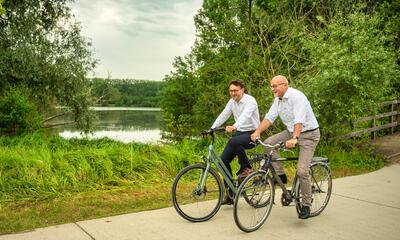 Gedeputeerde Moens en provincieraadslid Michael Ally