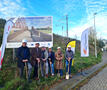 erste spadesteek (vlnr. schepen Jan Vermeulen, burgemeester Rutger De Reu, gedeputeerde Kurt Moens, schepen Bart Van Thuyne, schepen Sofie D'hondt, schepen Bruno Dhaenens)