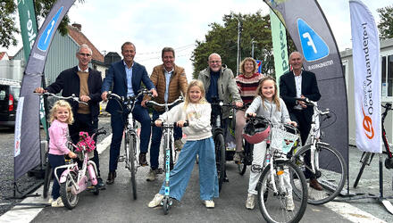 Gemeenteraadsvoorzitter Dirk De Maeseneer, burgemeester Egbert Lachaert, schepen Pascal Rousseaux, gedeputeerde Kurt Moens, schepen Lieselot Bleyenberg, schepen Luc Van Nuffel
